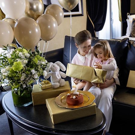 เลอ เบลมงต์ ชองเซลิเซ Hotel ปารีส ภายนอก รูปภาพ