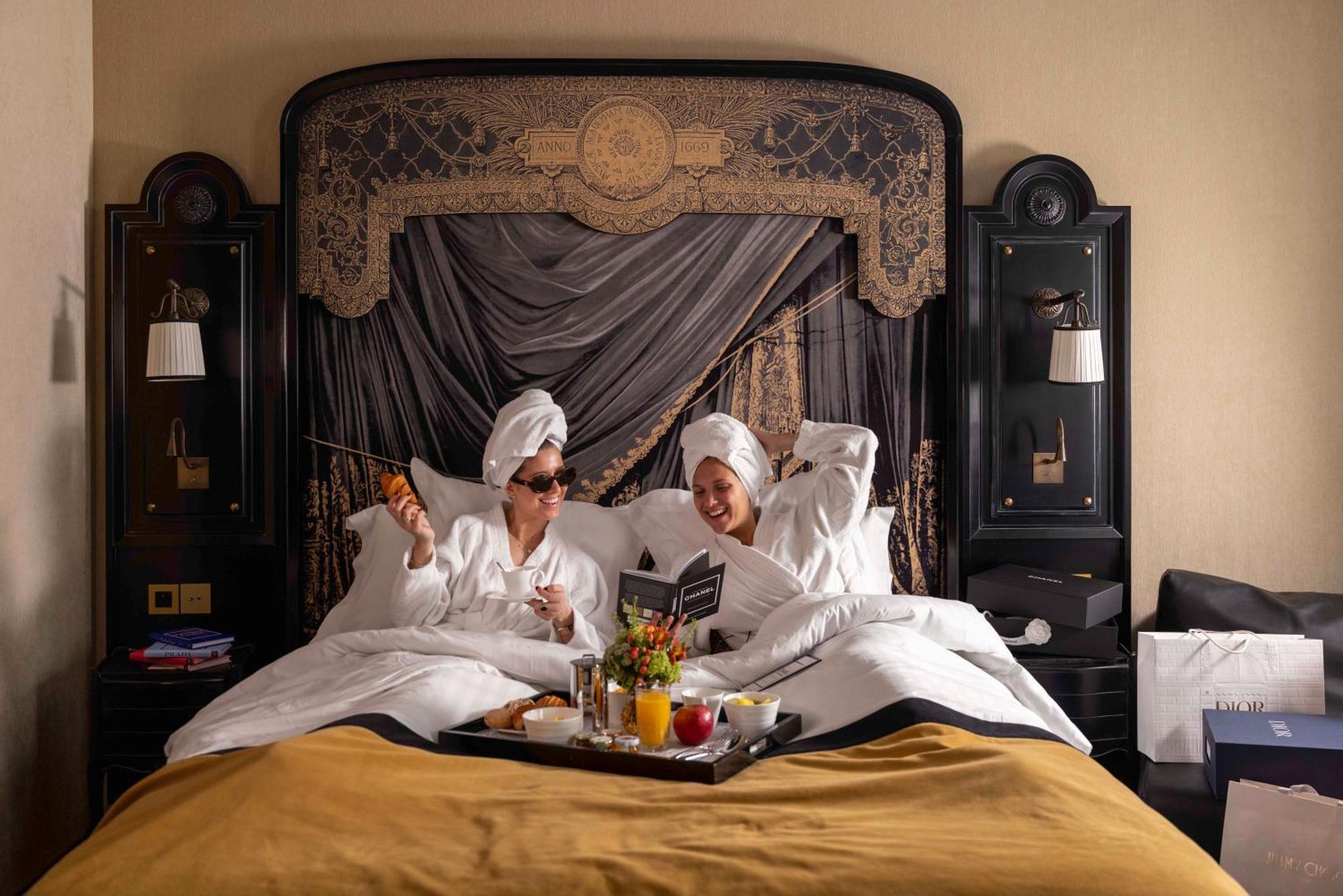 เลอ เบลมงต์ ชองเซลิเซ Hotel ปารีส ภายนอก รูปภาพ